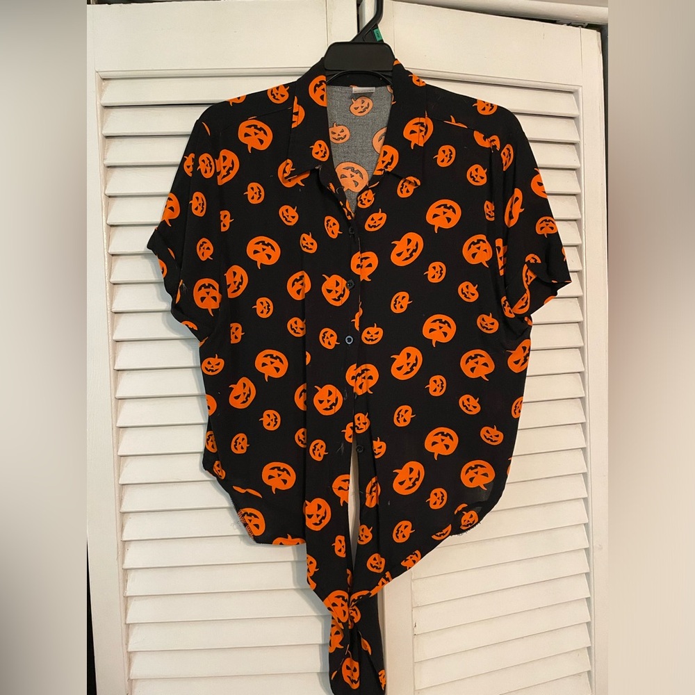 Spirit Halloween Jack O’ Lantern Button up